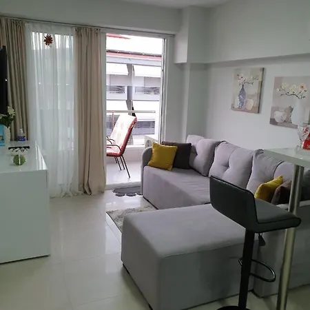 M & M White Luxury Paralia Katerinis