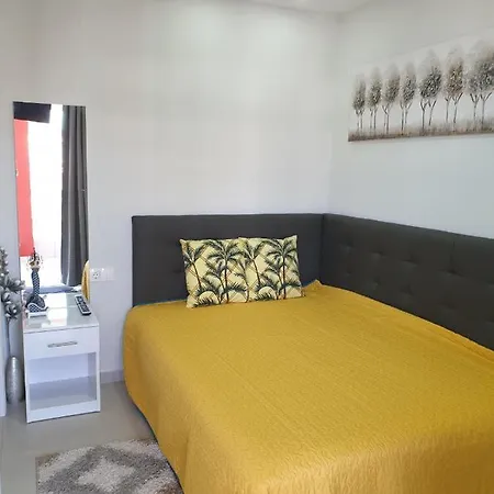 Apartment M & M White Luxury