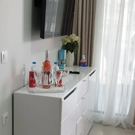 M & M White Luxury *