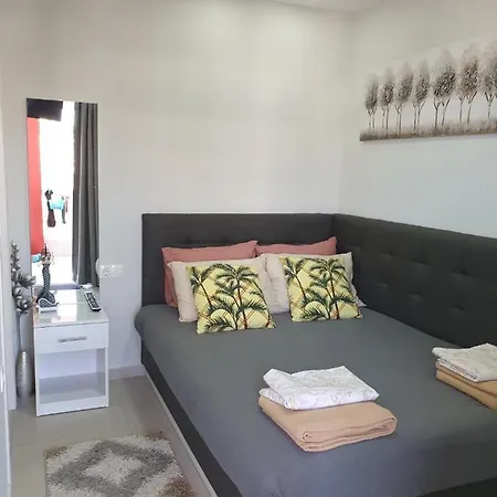 M & M White Luxury Apartment