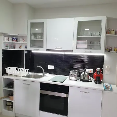 M & M White Luxury Apartment