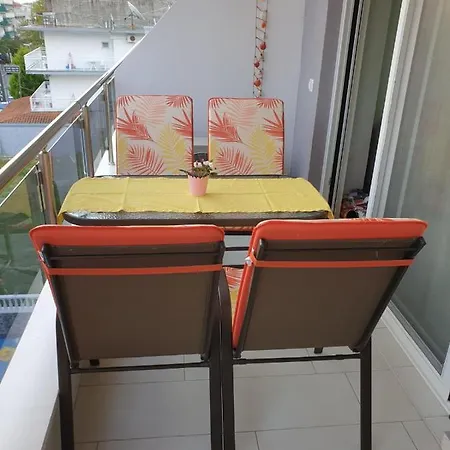 M & M White Luxury *