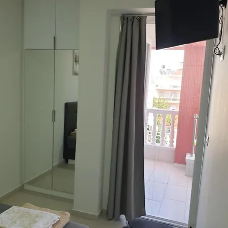 M & M White Luxury Apartment