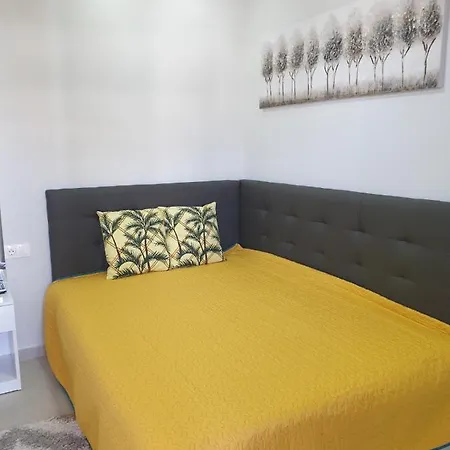 M & M White Luxury Apartment