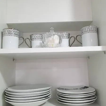 M & M White Luxury Apartment