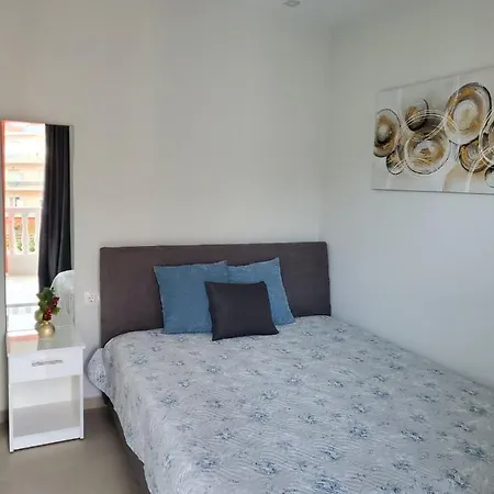 M & M White Luxury Apartment