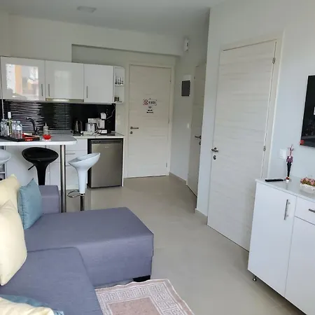 Apartment M & M White Luxury