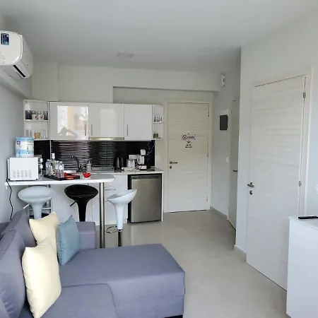 M & M White Luxury Paralia Katerinis