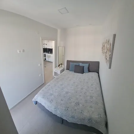 M & M White Luxury Apartment Paralia Katerinis