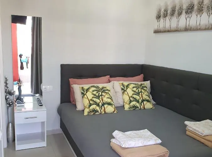 M & M White Luxury Apartamento