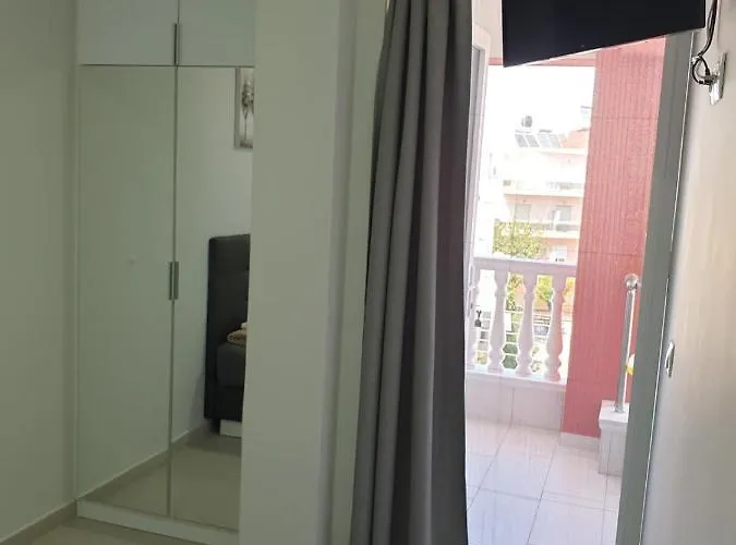 M & M White Luxury Apartamento