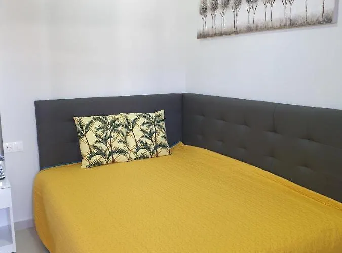 M & M White Luxury Apartamento