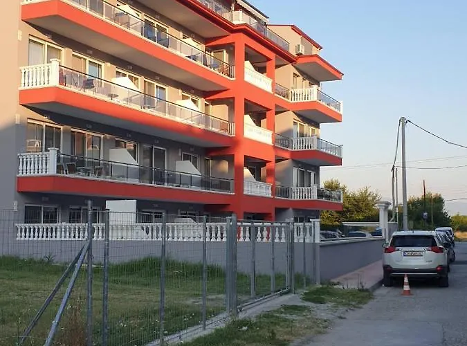 M & M White Luxury Apartamento