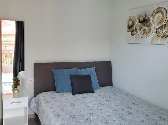 M & M White Luxury Apartamento
