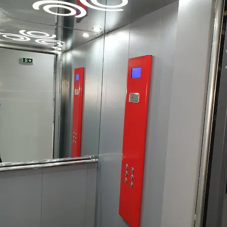 M & M White Luxury Paralía