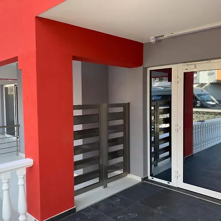 M & M White Luxury Paralía