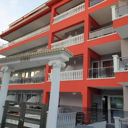 公寓 M & M White Luxury Paralía