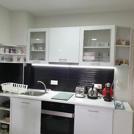 M & M White Luxury Paralía