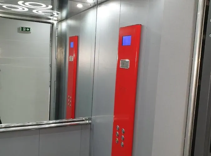 M & M White Luxury Paralía