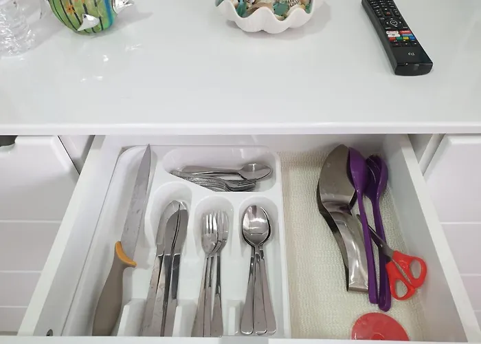 M & M White Luxury Paralía