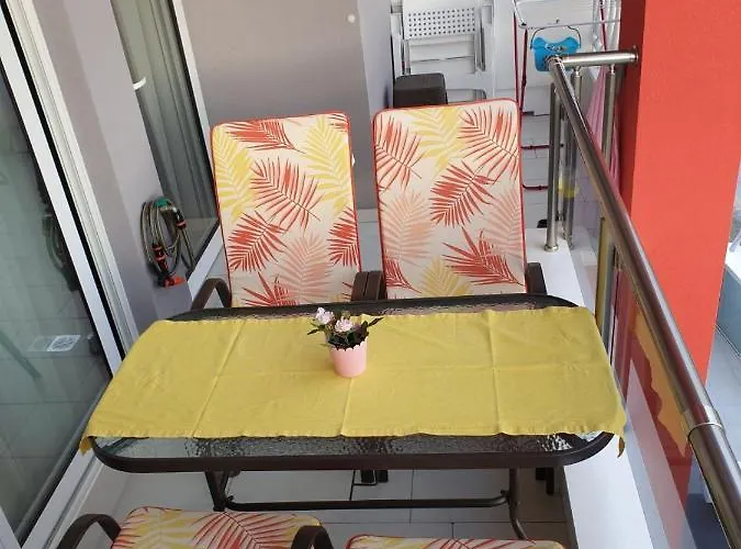 M & M White Luxury 公寓 *