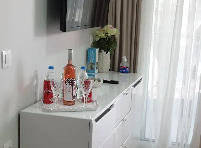 M & M White Luxury *