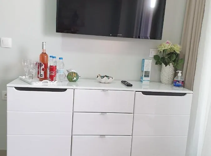 M & M White Luxury * Paralía