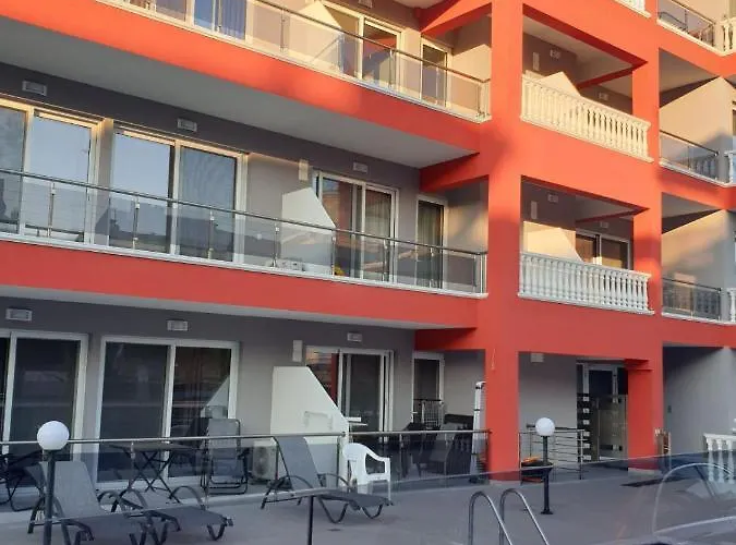 M & M White Luxury 公寓