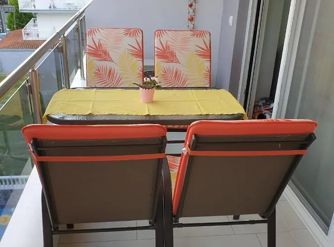 M & M White Luxury *