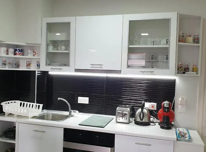 M & M White Luxury Paralía