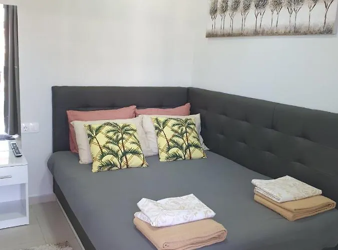 M & M White Luxury *