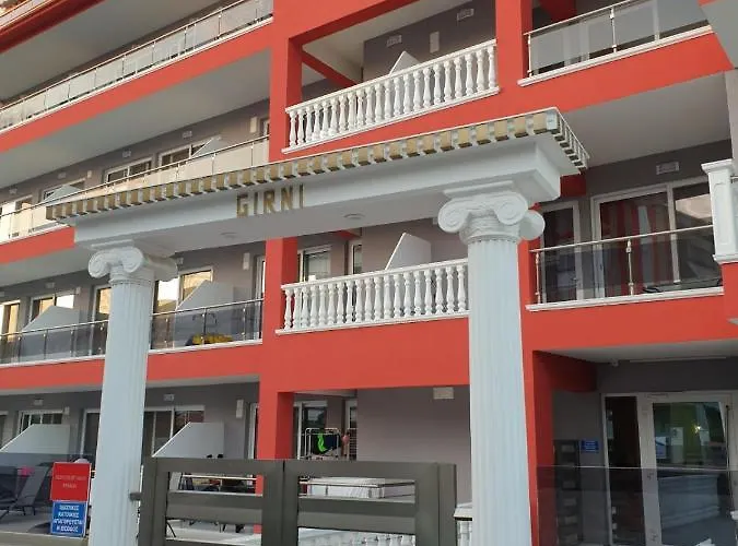 M & M White Luxury Paralía