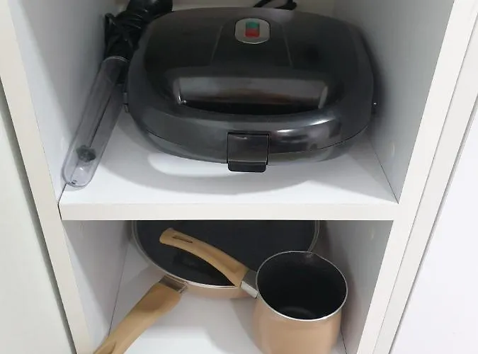 M & M White Luxury * Paralía