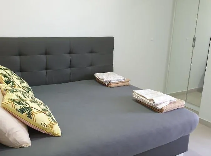 M & M White Luxury 公寓 *