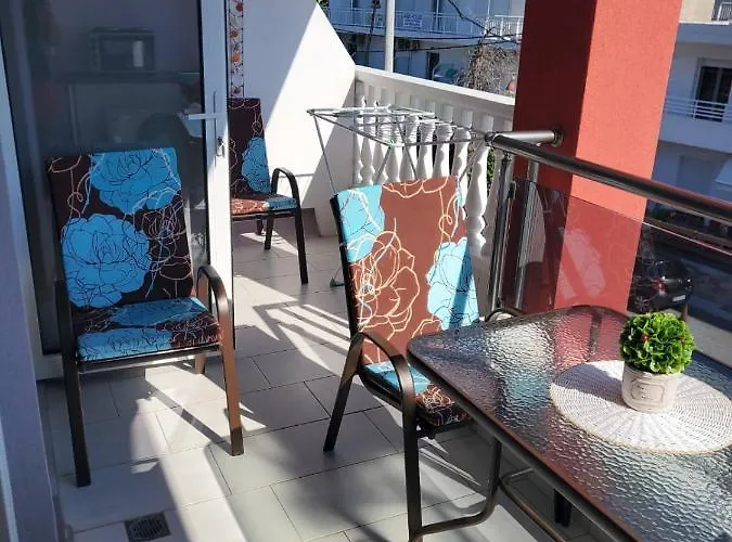 M & M White Luxury 公寓 Paralía