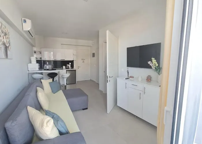 M & M White Luxury 公寓 Paralía