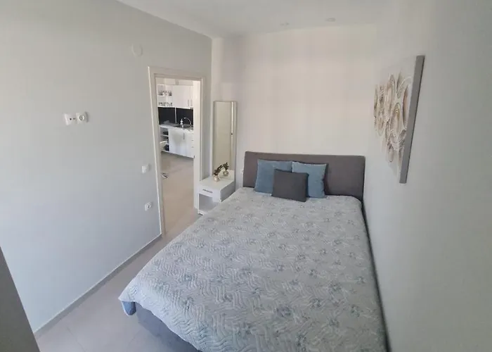 M & M White Luxury 公寓 Paralía